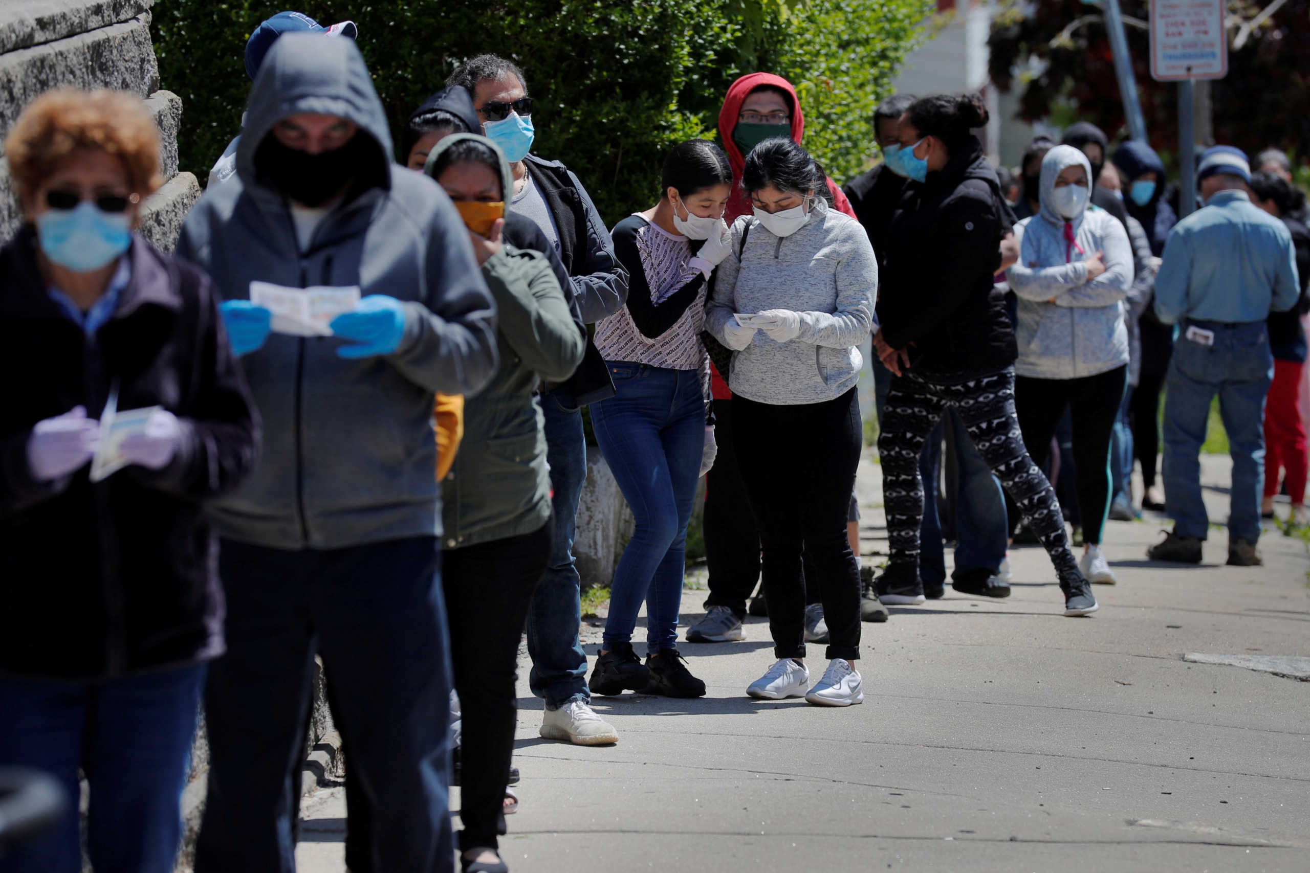 FILE PHOTO: Residents wait in line for free groceries from a pop-up food pantry amid the coronavirus disease (COVID-19) outbreak in Chelsea, Massachusetts, U.S., May 19, 2020.   REUTERS