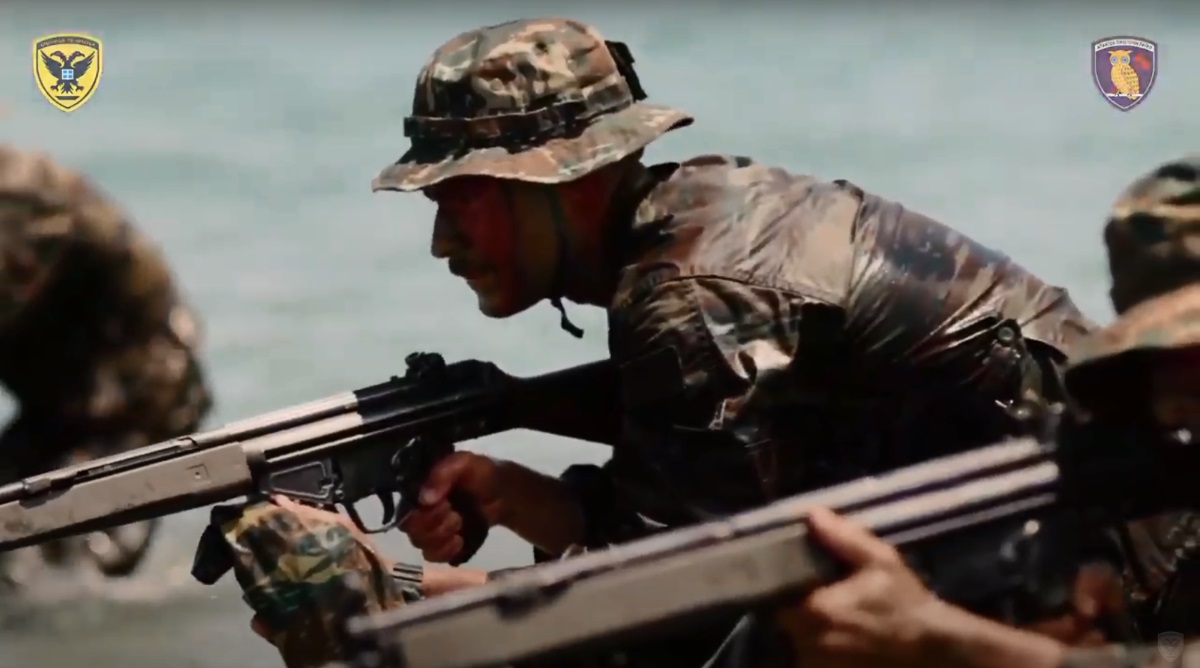 Εντυπωσιακές εικόνες από την εκπαίδευση της ΣΜΥ στον ανορθόδοξο πόλεμο (pics, video)