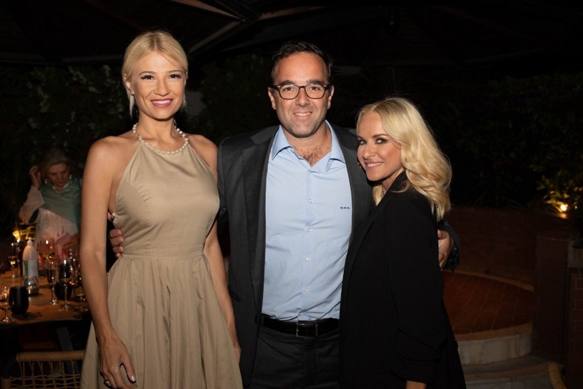 Λαμπερό δείπνο με όλα τα πρόσωπα του ANT1 για το τέλος μιας ακόμη επιτυχημένης σεζόν!