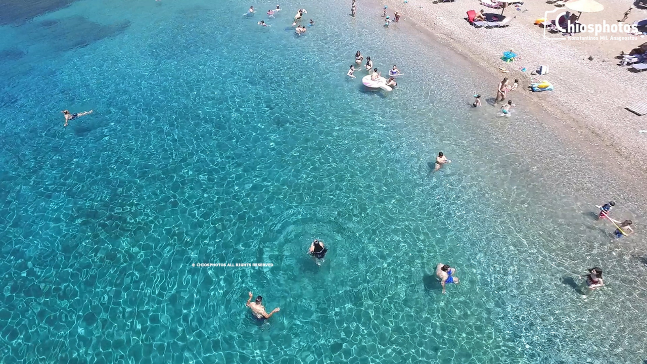 Παραλία Αυλωνιά: Μία από τις ωραιότερες παραλίες της Χίου σε φυσικό κόλπο, με γαλαζοπράσινα νερά