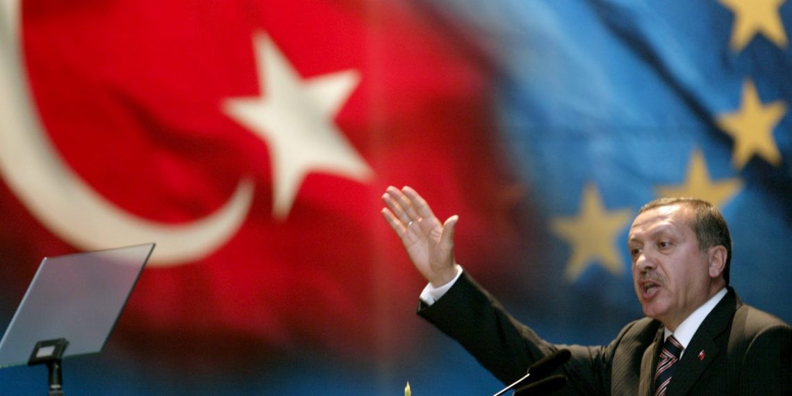 Guardian: Ο Ερντογάν είναι νταής και απειλητικός – Η Ευρώπη τον αγνοεί εις βάρος της
