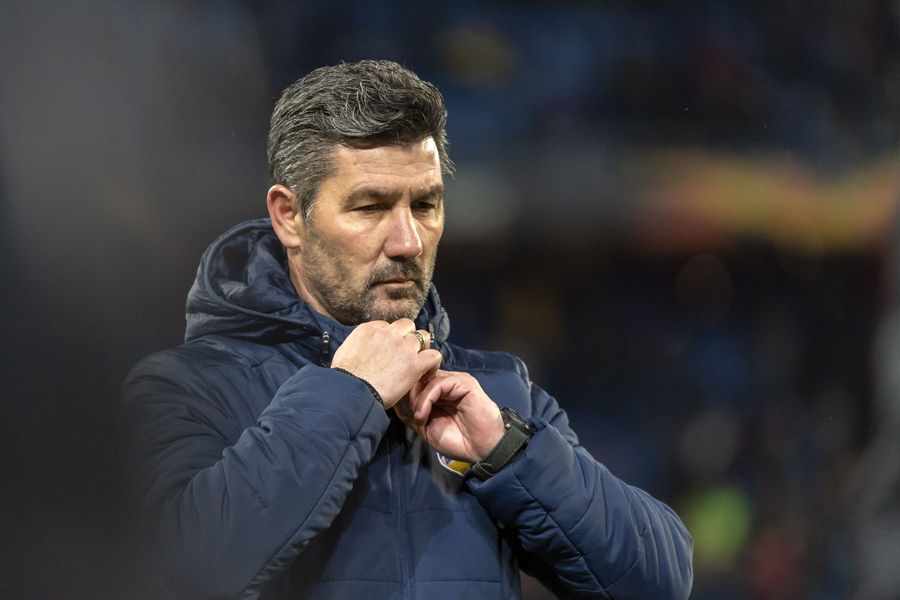 epa08253335 Apoel's head coach Marinos Ouzounidis reacts during the UEFA Europa League round of 32 second leg soccer match between Switzerland's FC Basel 1893 and Cyprus' Apoel FC at the St. Jakob-Park stadium in Basel, Switzerland, 27 February 2020.  EPA