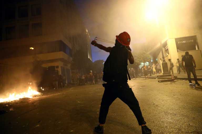 Βηρυτός: Φωτιές και οδομαχίες γύρω από το Κοινοβούλιο! (pics)