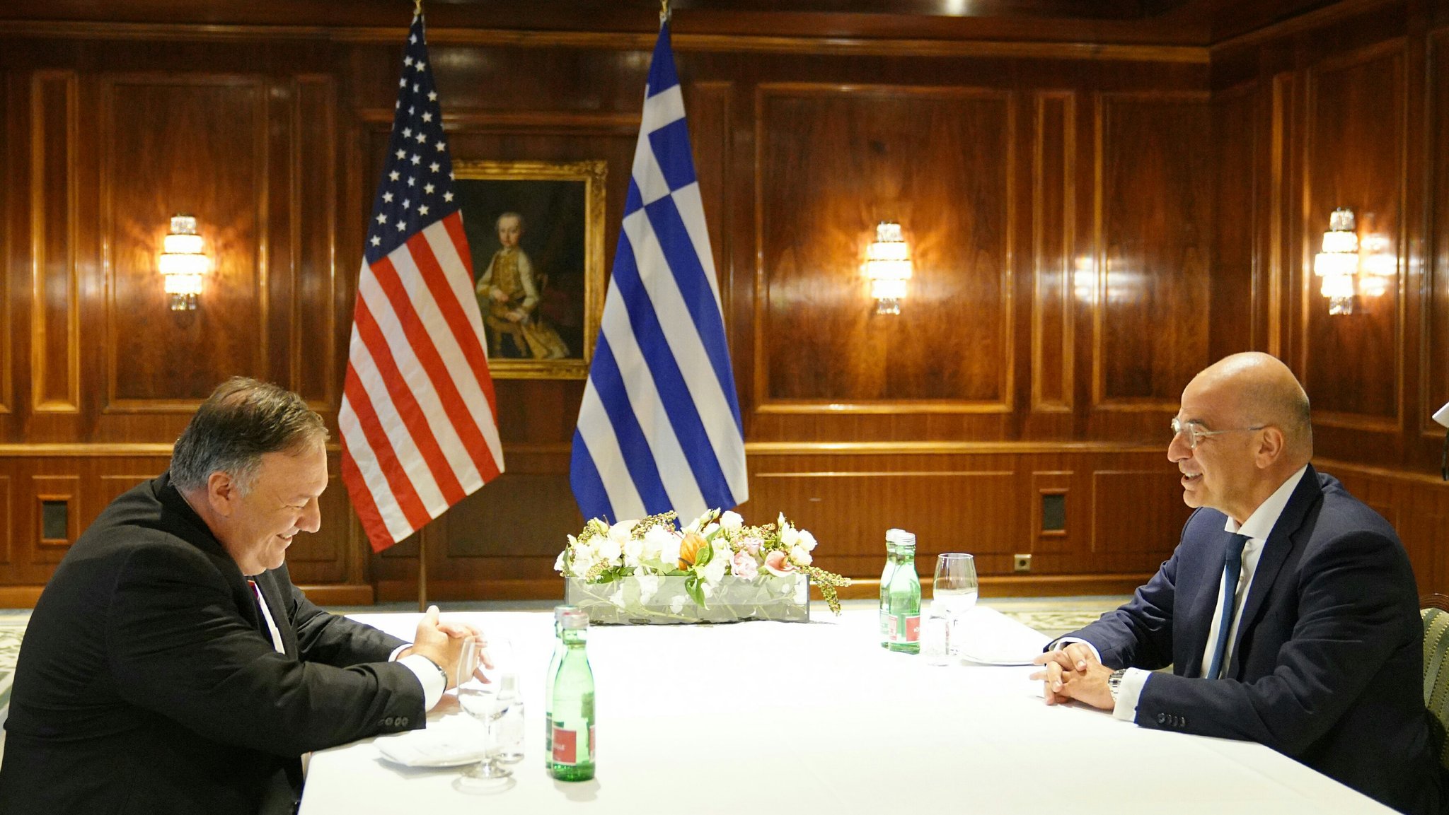 Δένδιας σε Πομπέο: Η αποχώρηση της Τουρκίας από την ελληνική υφαλοκρηπίδα προϋπόθεση για αποκλιμάκωση
