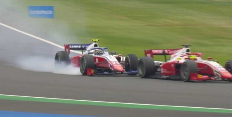 H Ferrari τα έκανε… μπάχαλο και στη Formula 2! Τράκαραν μεταξύ τους τα μονοθέσιά της (video)