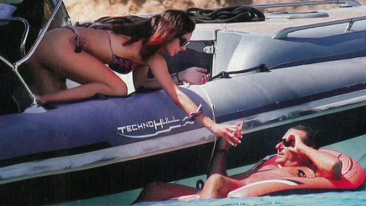 Ο Γιώργος Λιάγκας με εντυπωσιακή μελαχρινή συνοδό στα Κουφονήσια!