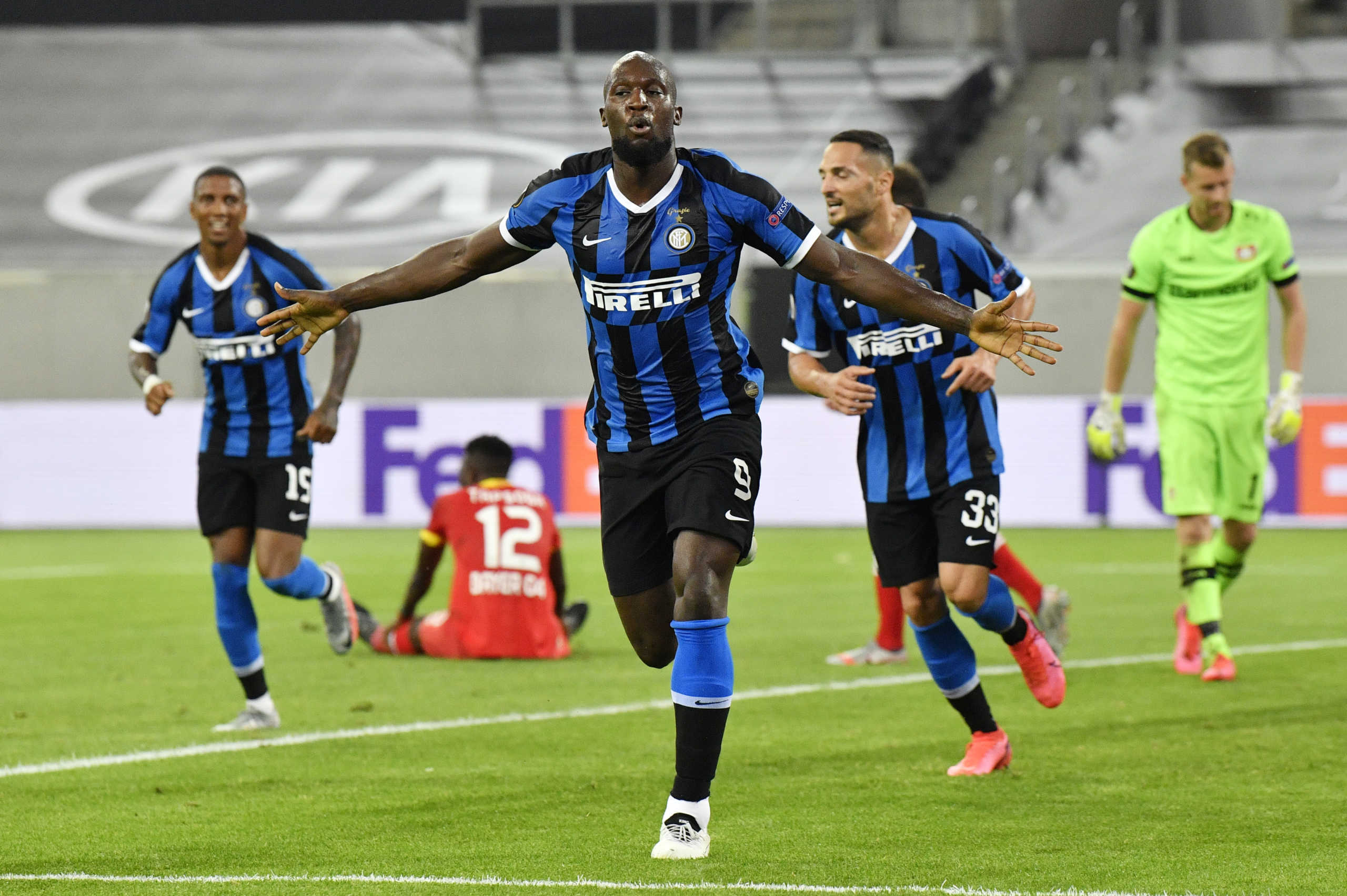 Soccer Football - Europa League Quarter Final - Inter Milan v Bayer Leverkusen - Merkur Spiel-Arena, Dusseldorf, Germany - August 10, 2020 Inter Milan's Romelu Lukaku celebrates scoring their second goal, as play resumes behind closed doors following the outbreak of the coronavirus disease (COVID-19) Pool via Reuters
