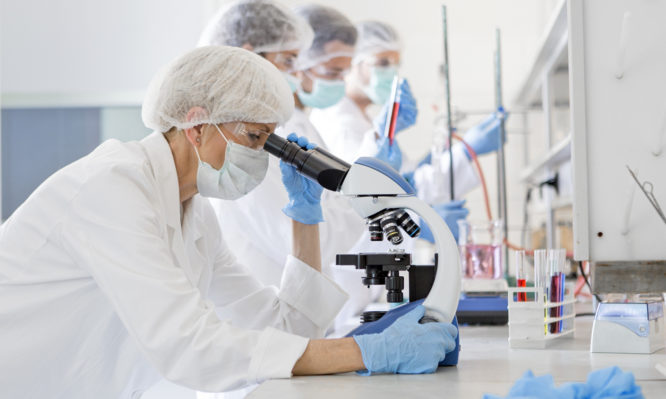 Κορονοϊός: Που βρισκόμαστε με φάρμακα και εμβόλια, σύμφωνα με τον Σ. Τσιόδρα