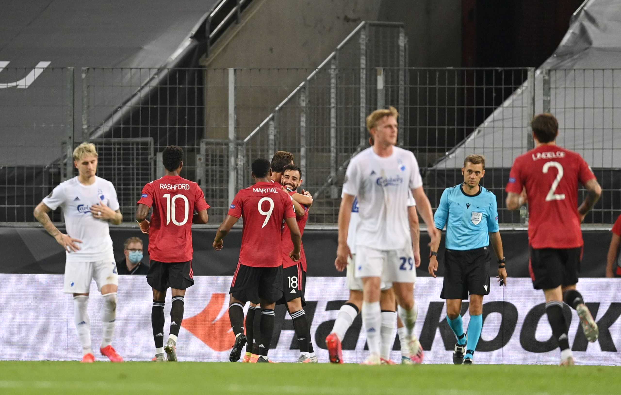Soccer Football - Europa League Quarter Final - Manchester United v FC Copenhagen - RheinEnergieStadion, Cologne, Germany - August 10, 2020 Manchester United's Bruno Fernandes celebrates scoring their first goal with teammates, as play resumes behind closed doors following the outbreak of the coronavirus disease (COVID-19) Pool via Reuters