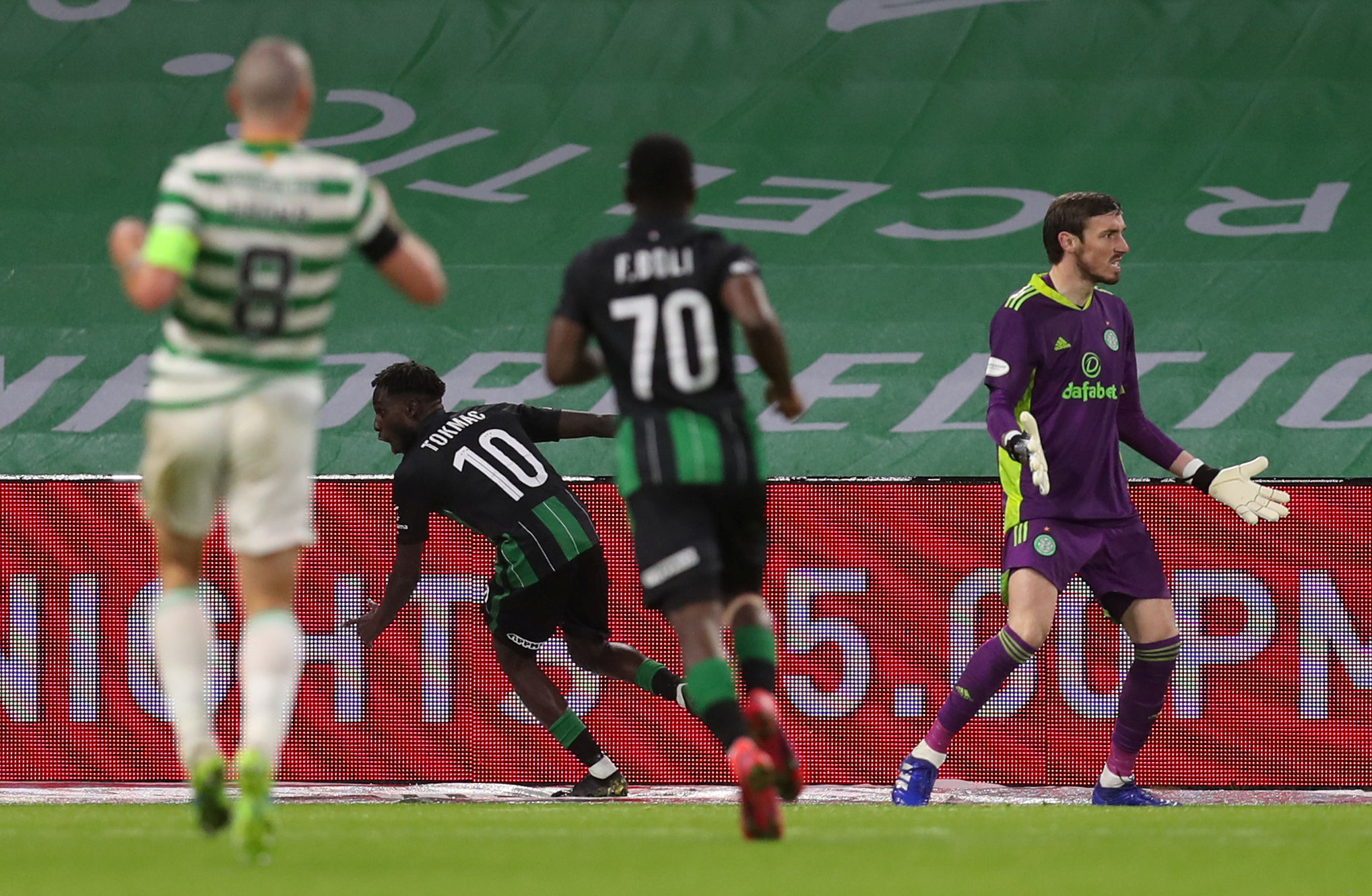 Soccer Football - Champions League - Second Qualifying Round - Celtic v Ferencvaros - Celtic Park, Glasgow, Scotland, Britain - August 26, 2020   Ferencvaros' Tokmac Nguen celebrates scoring their second goal as Celtic's Vasilios Barkas reacts, as play resumes behind closed doors following the outbreak of the coronavirus disease (COVID-19)   REUTERS