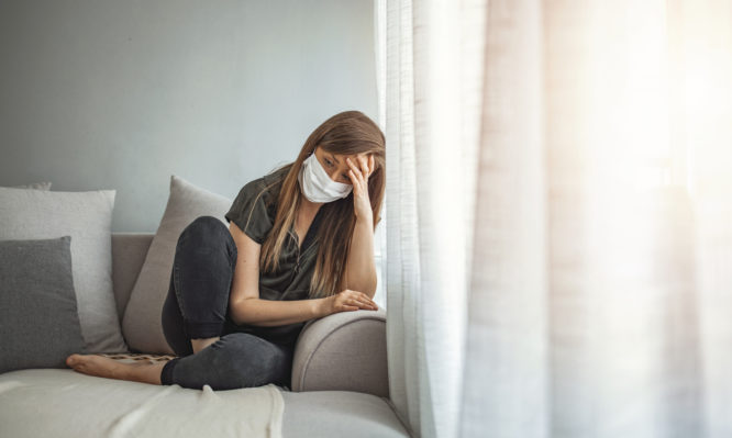 Κορονοϊός: Νέα έρευνα αποκαλύπτει 5 συμπτώματα που επιμένουν για μήνες μετά την ανάρρωση