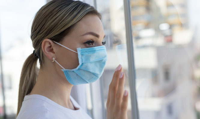 Κορονοϊός: Με σκέψεις αυτοκτονίας 1 στους 4 νέους – Η πανδημία διαλύει την ψυχολογία τους