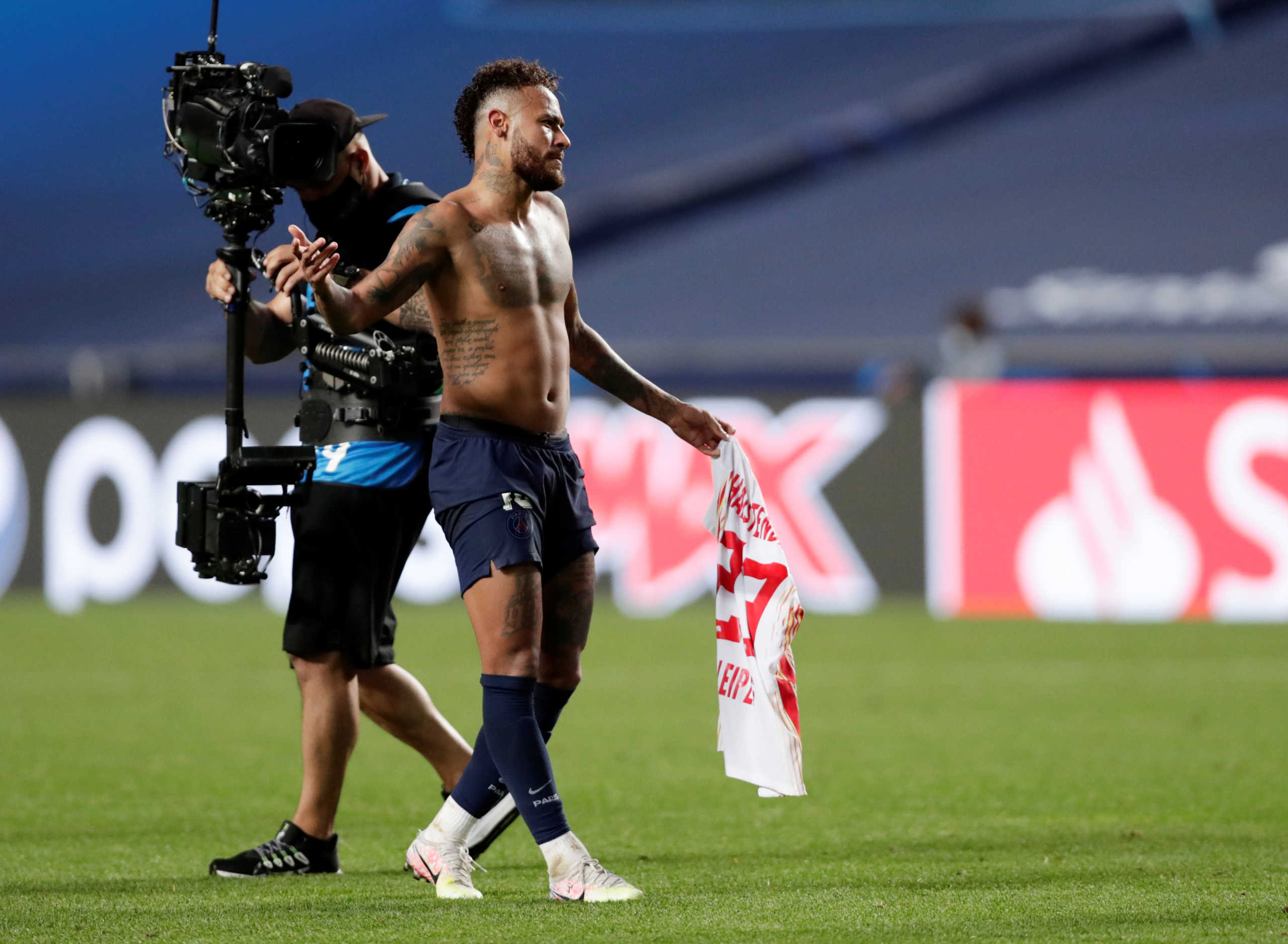 Soccer Football - Champions League - Semi Final - RB Leipzig v Paris St Germain - Estadio da Luz, Lisbon, Portugal - August 18, 2020  Paris St Germain's Neymar celebrates after the match as play resumes behind closed doors following the outbreak of the coronavirus disease (COVID-19)  Manu Fernandez