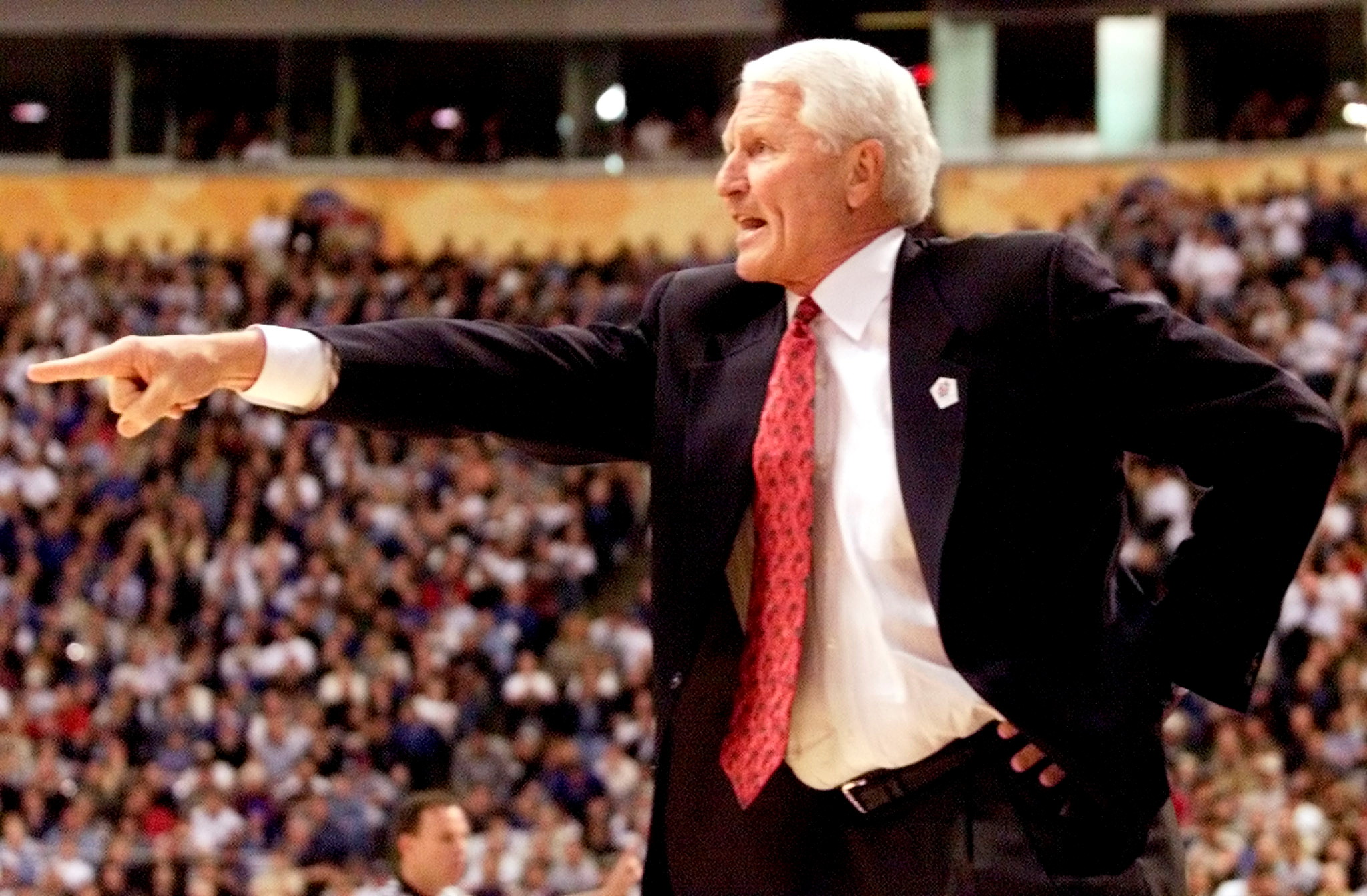 FILE PHOTO: Arizona Wildcats head coach Lute Olson yells instructions to his team during first half action against the Duke Blue Devils in the NCAA national championship game at the Metrodome in Minneapolis, U.S., April 2, 2001. REUTERS