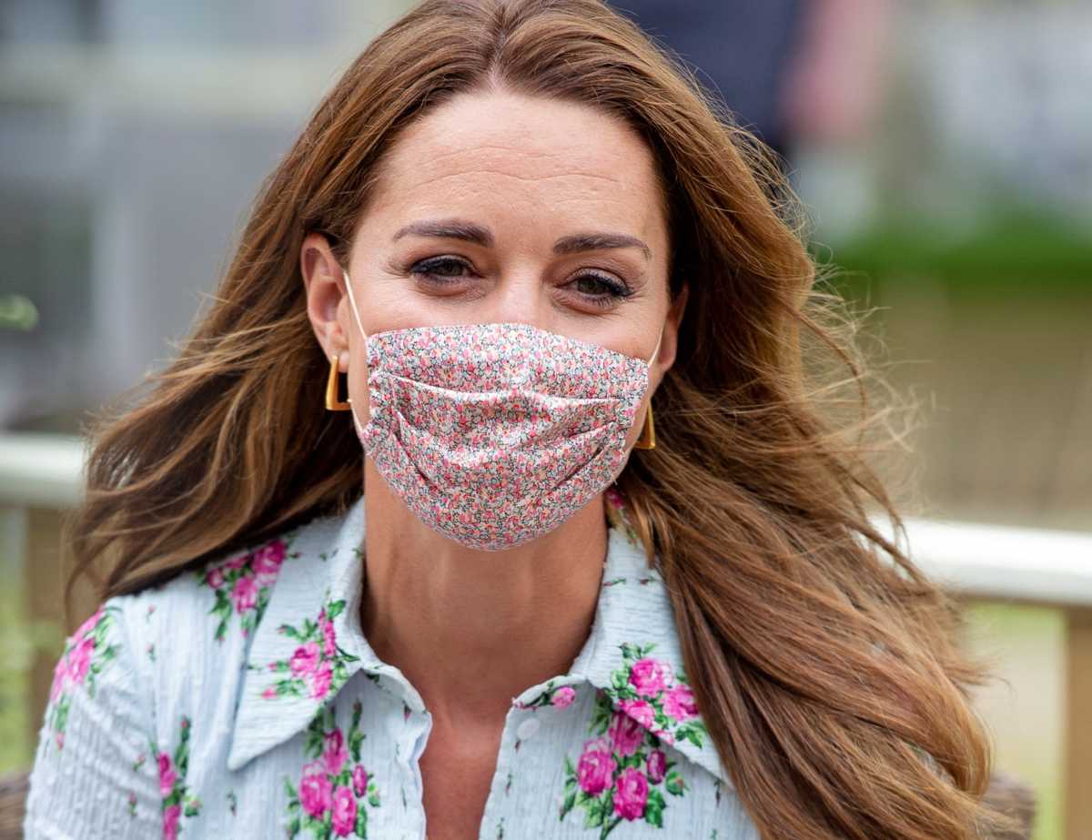 Με… ασορτί μάσκα κορονοϊού η Kate Middleton σε χθεσινή εμφάνισή της (pics)