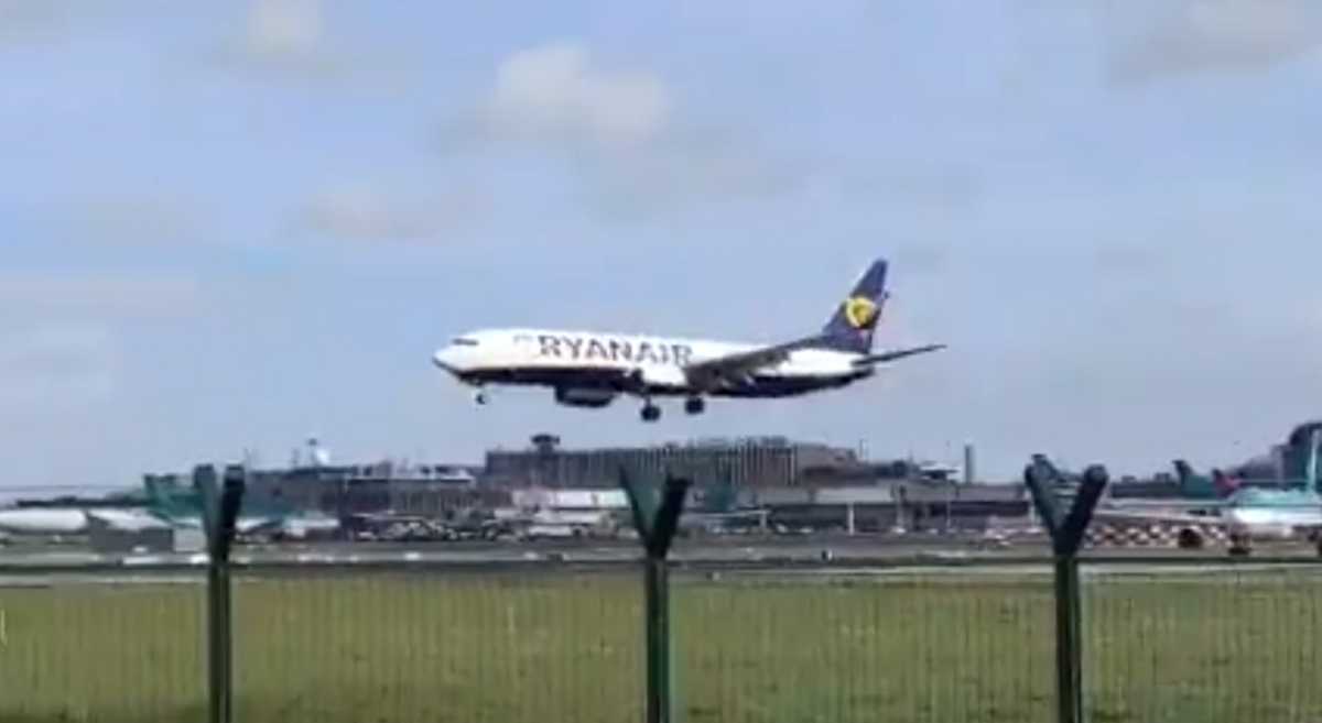 Βρετανία: Πτήση θρίλερ της Ryanair! Δύο συλλήψεις επιβατών για κατασκοπεία (pic, video)