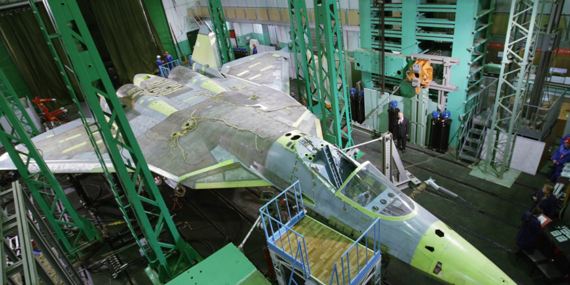 Τα Su-57 ετοιμάζονται! Οι πρώτες φωτογραφίες των μαχητικών σε μαζική παραγωγή (pics)