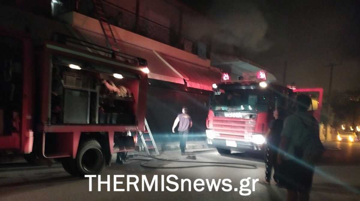 Θεσσαλονίκη: Η δραματική διάσωση οικογένειας από φωτιά (video)