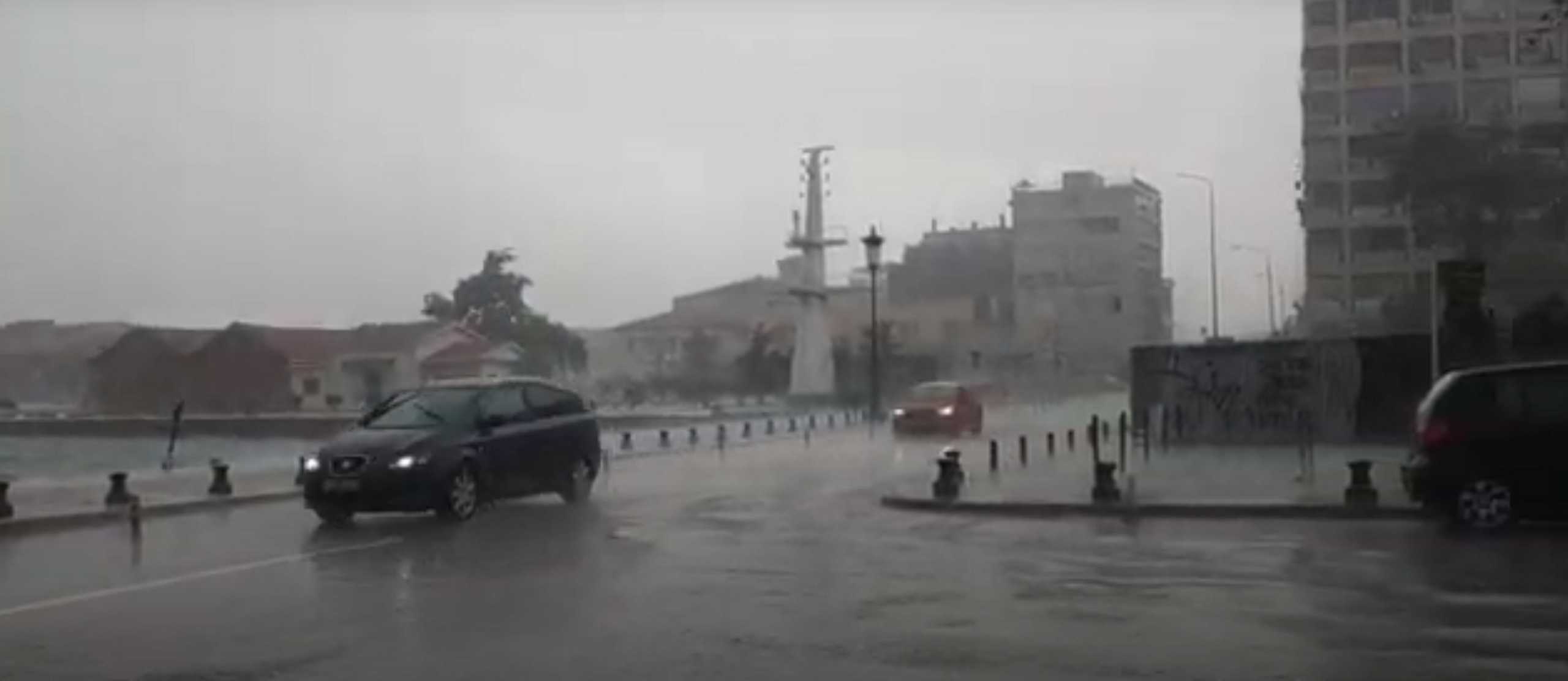 Θεσσαλονίκη: Καταιγίδα, δρόμοι ποτάμια και διακοπή ρεύματος (pics, video)