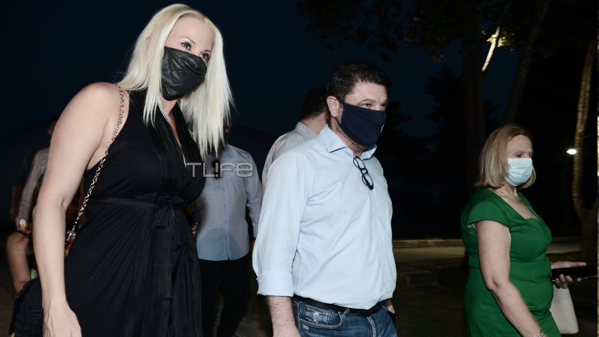 Νίκος Χαρδαλιάς: Με την κούκλα σύζυγο και τις κόρες του στο Δελφινάριο! [pics]