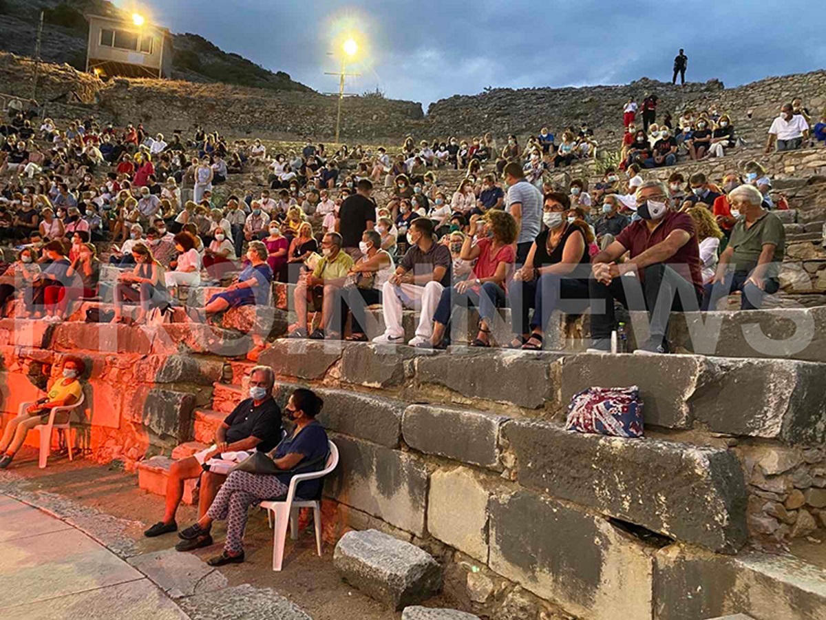 Καβάλα: Συναυλία με… μάσκα και αστυνομικούς (pics)