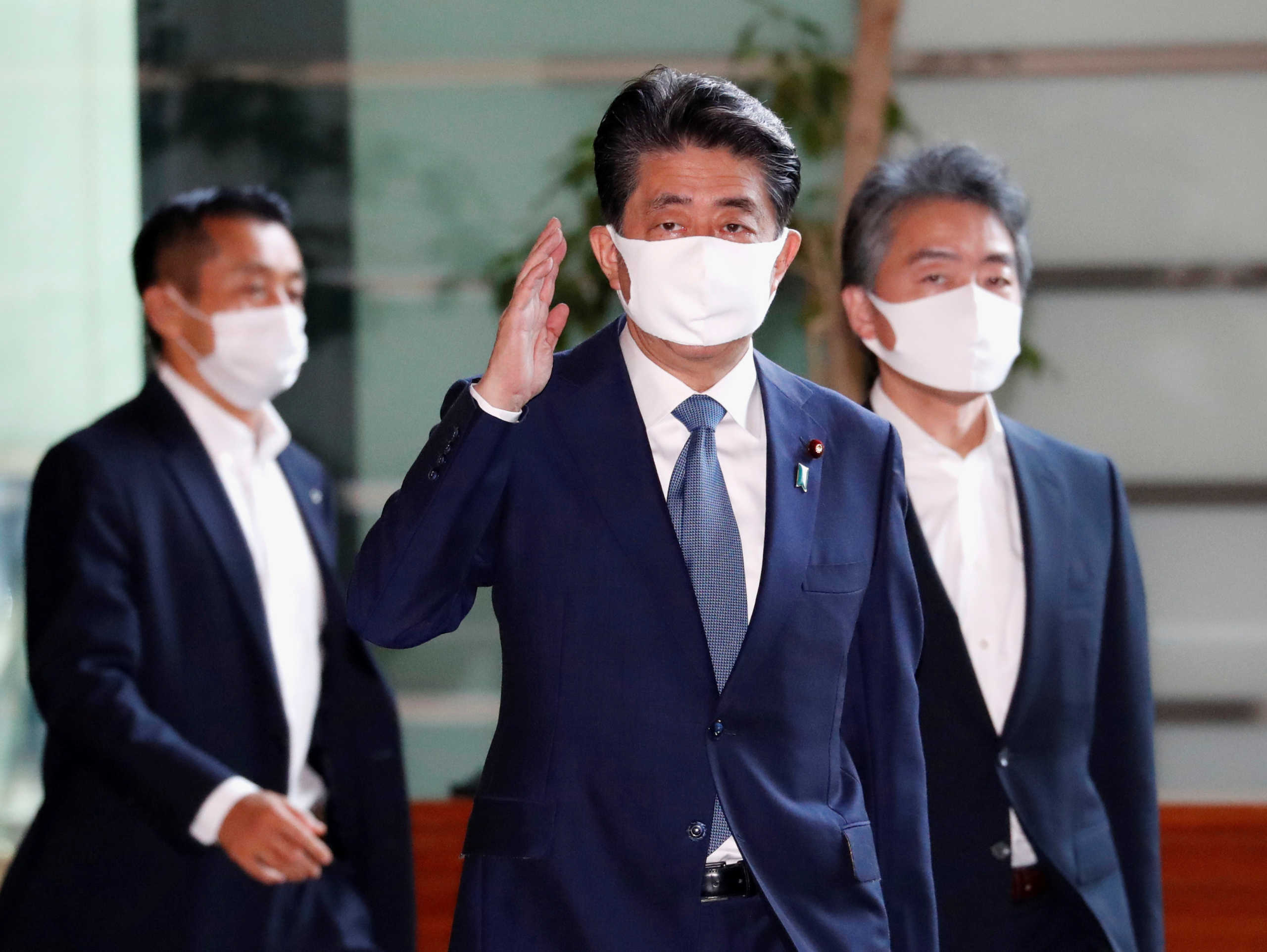 Japan's Prime Minister Shinzo Abe wearing a protective face mask arrives at his official residence, amid the coronavirus disease (COVID-19) outbreak, in Tokyo, Japan August 28, 2020. REUTERS
