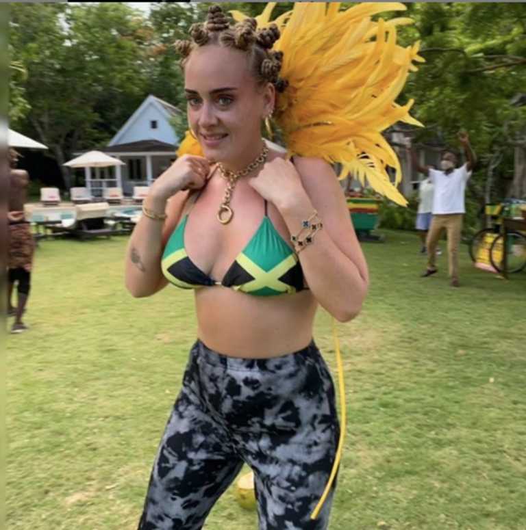 Η Adele φόρεσε μπικίνι με την σημαία της Τζαμάικα και έγινε χαμός