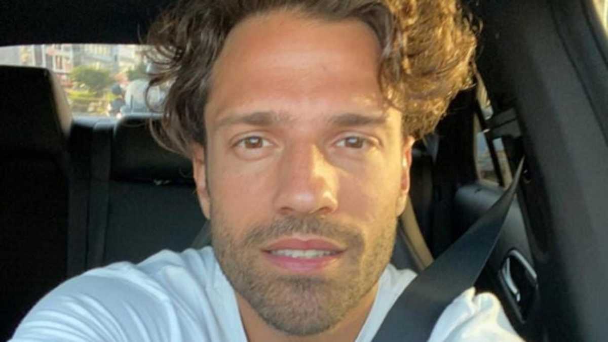 Ο Κωνσταντίνος Αργυρός ποζάρει ημίγυμνος και προκαλεί “ταραχή” στον γυναικείο πληθυσμό [pics]