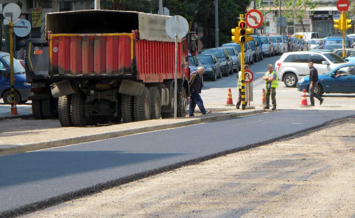 “Μαραθώνιος” ασφαλτοστρώσεων στην Αθήνα! Άλλα 65.000 τ.μ. μέχρι τις αρχές Σεπτεμβρίου