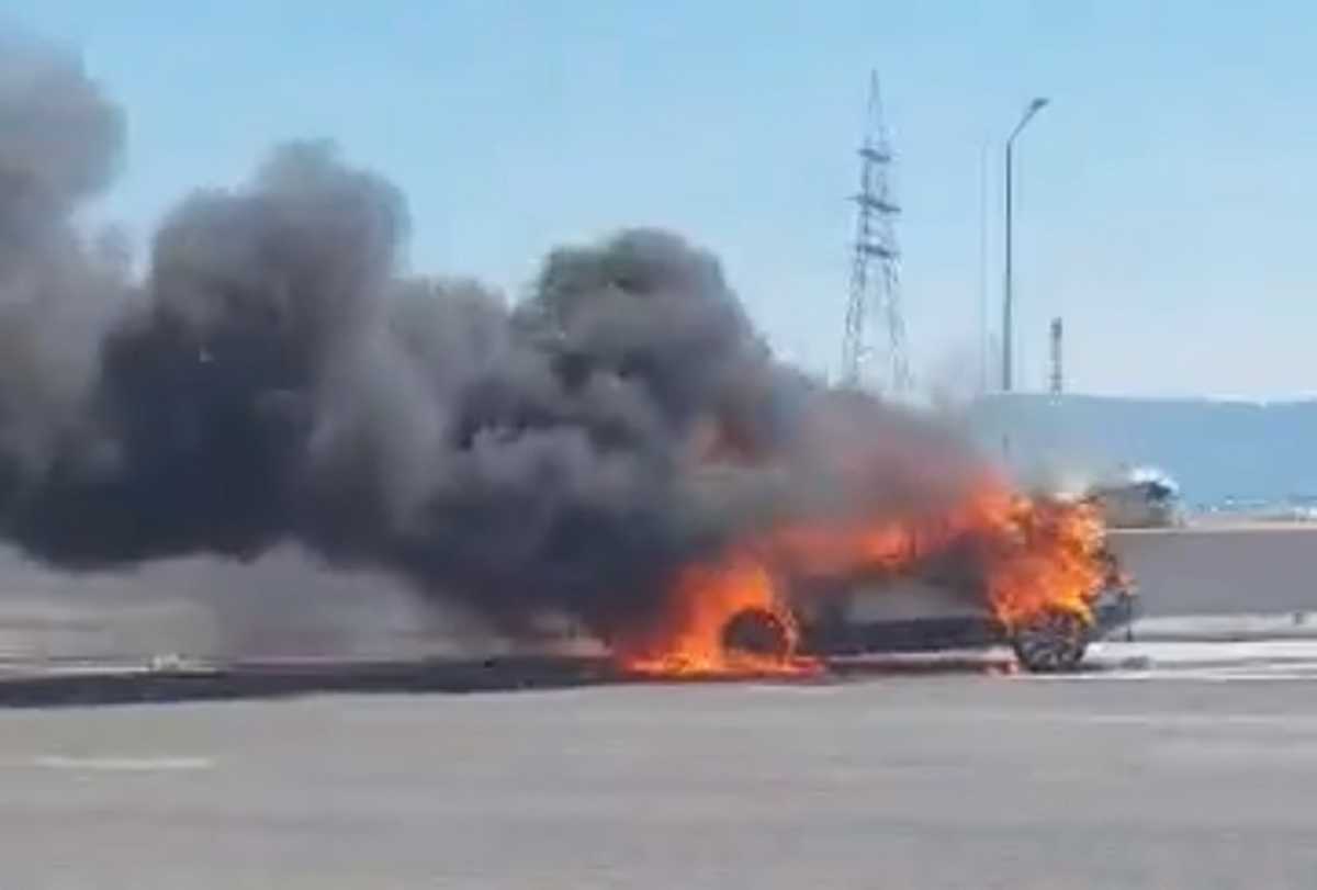 Αυτοκίνητο καίγεται στην Εθνική οδό Αθηνών – Κορίνθου (pics, video)