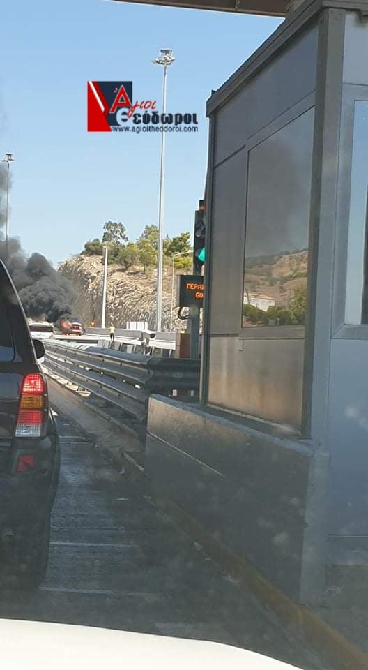 Αυτοκίνητο καίγεται στην Εθνική οδό Αθηνών – Κορίνθου