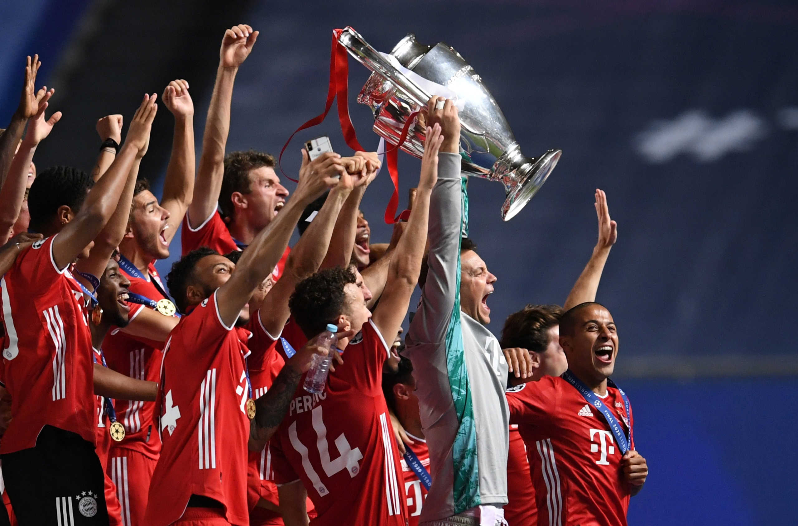 Soccer Football - Champions League - Final - Bayern Munich v Paris St Germain - Estadio da Luz, Lisbon, Portugal - August 23, 2020 Bayern Munich celebrate winning the Champions League with the trophy, as play resumes behind closed doors following the outbreak of the coronavirus disease (COVID-19)  David Ramos