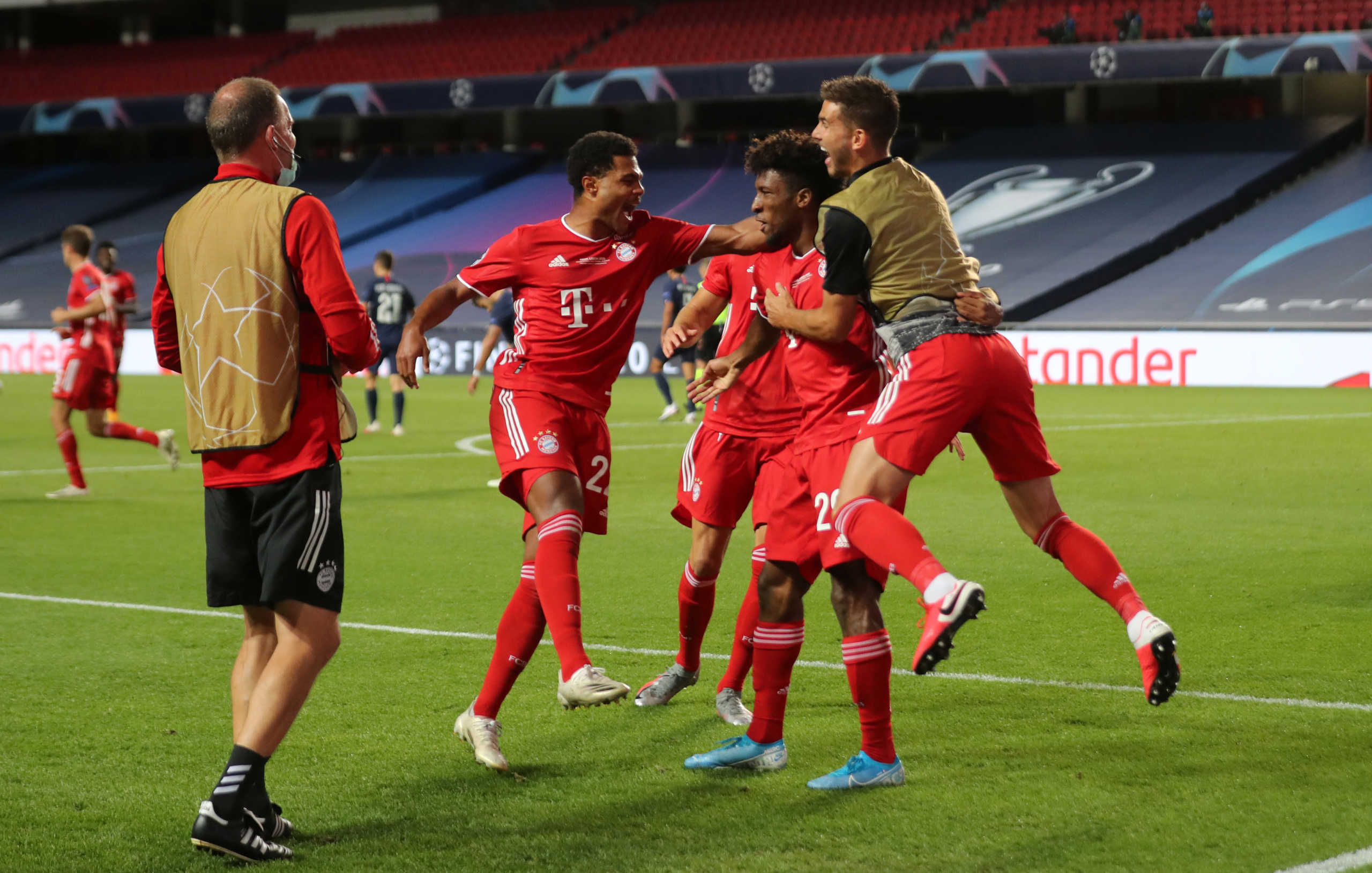Soccer Football - Champions League - Final - Bayern Munich v Paris St Germain - Estadio da Luz, Lisbon, Portugal - August 23, 2020  Bayern Munich's Kingsley Coman celebrates scoring their first goal with teammates, as play resumes behind closed doors following the outbreak of the coronavirus disease (COVID-19)  Miguel A. Lopes