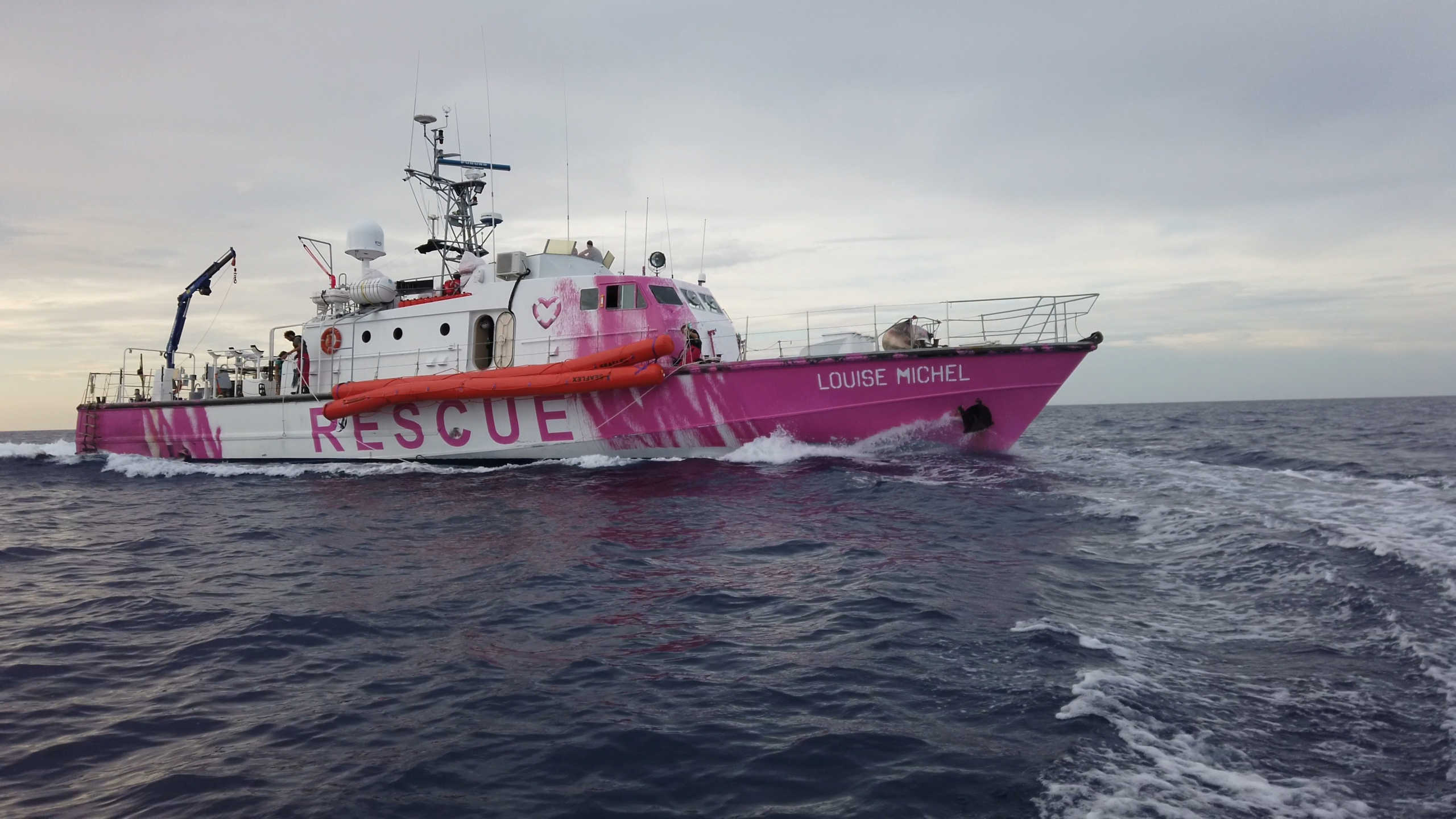O Βρετανός καλλιτέχνης Μπάνκσι χρηματοδoτεί πλοίο για τη διάσωση μεταναστών στη Μεσόγειο