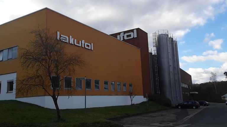 Καράτζη: Ποια είναι η κρητική εταιρεία που εξαγόρασε τη γερμανική εταιρεία ειδών συσκευασίας BSK & Lakufol Kunststoffe