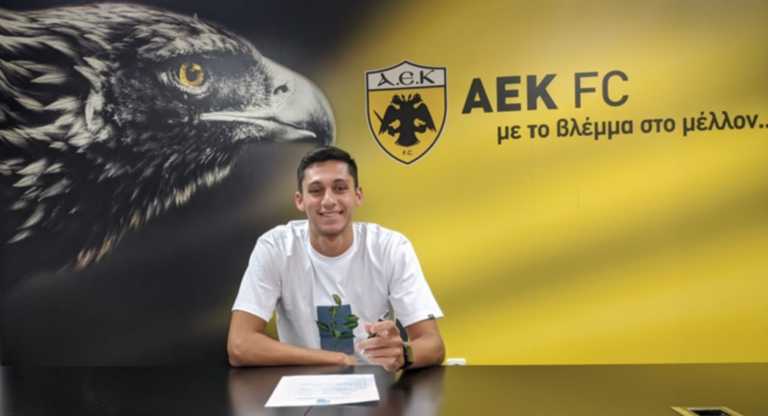 Υπέγραψε νέο συμβόλαιο με την ΑΕΚ ο Χατζηεμμανουήλ