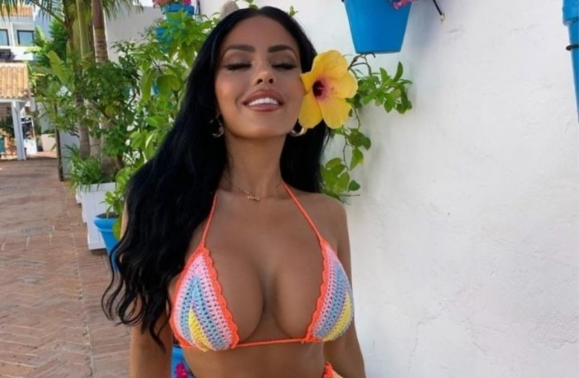 Είδαμε τις σέξι φωτογραφίες της Chloe Saxon στο Instagram και ακόμα να συνέλθουμε!