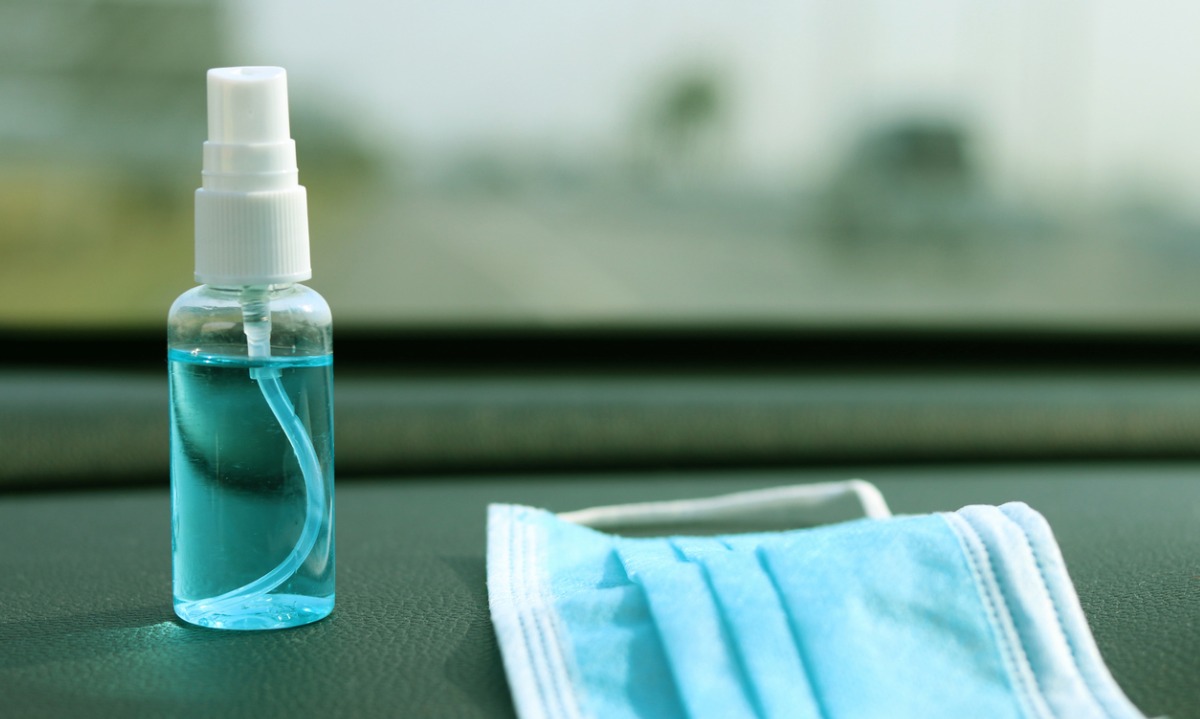 Κορονοϊός: Τι ισχύει με το απολυμαντικό στο αμάξι και αν μπορεί να αναφλεγεί λόγω ζέστης