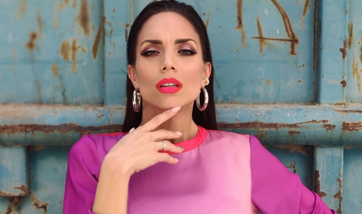 Η Κρυσταλλία ποζάρει για πρώτη φορά με φουσκωμένη κοιλιά, μετά την είδηση της εγκυμοσύνης της!