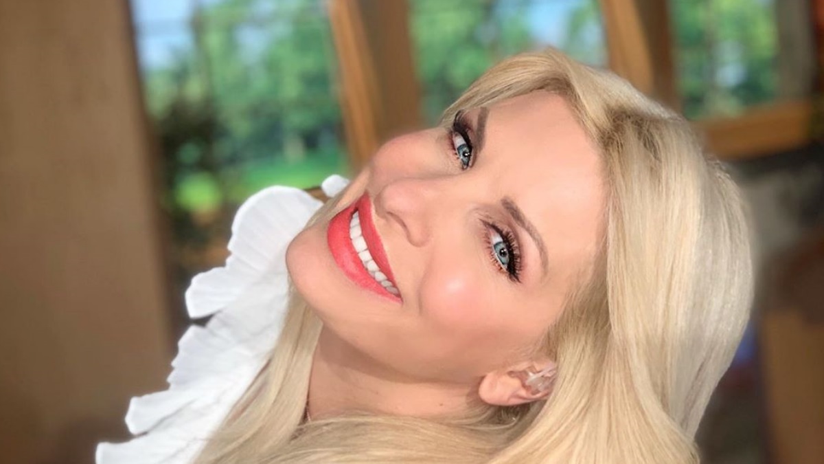 Ελένη Μενεγάκη: Η φωτογραφία με το μπικίνι που “έριξε” το Instagram