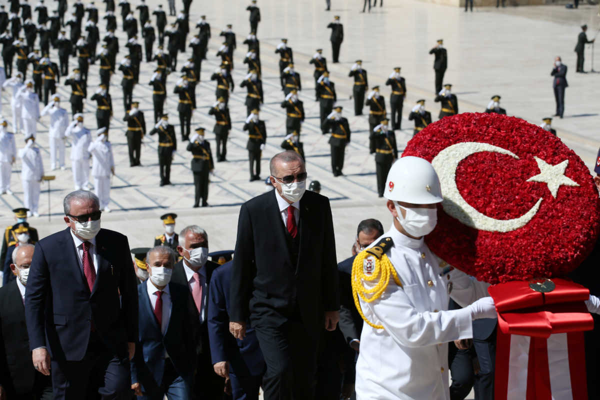 Εθνικιστικός παροξυσμός από το μαυσωλείο του Αταρούρκ (pics)