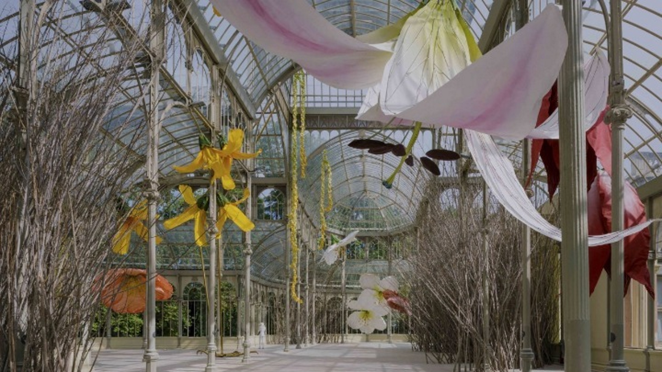 Μαδρίτη: Γιγαντιαία φωλιά με λουλούδια το Palacio de Cristal