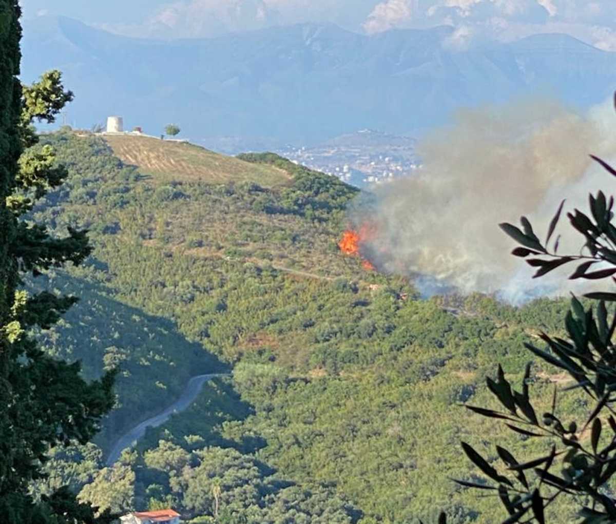 Κέρκυρα: Μεγάλη φωτιά κοντά στον Ερημίτη