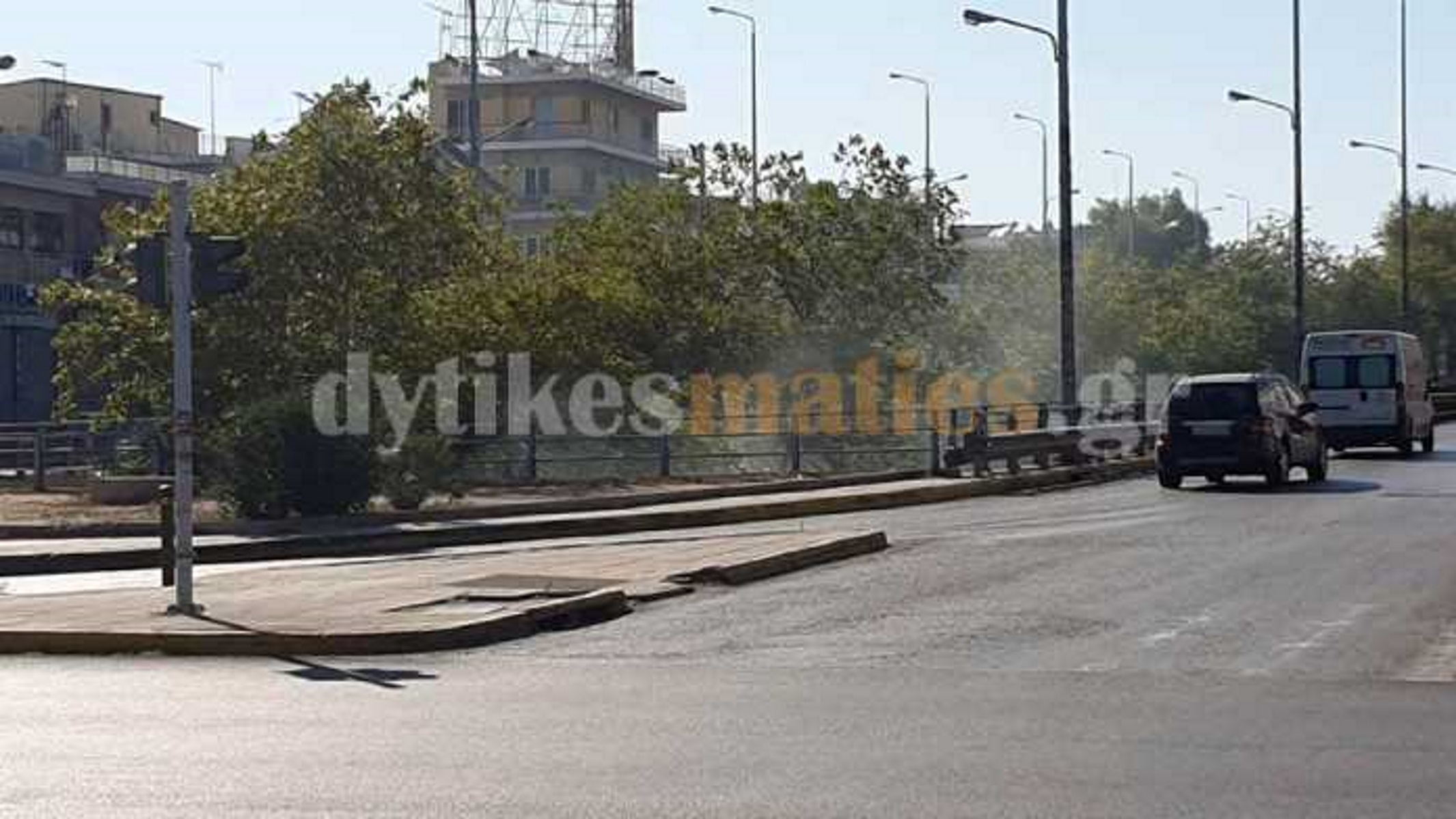 Φωτιά σε υπόνομο στη Λεωφόρου Αθηνών και Θηβών – Διεκόπη η κυκλοφορία