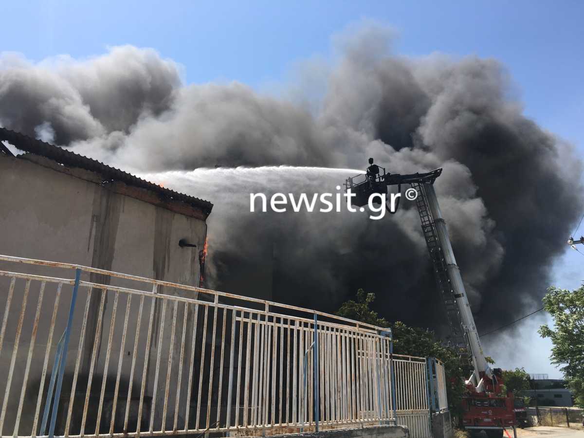 Φωτιά στη Μεταμόρφωση: Ποιοι δρόμοι παραμένουν κλειστοί – Οδηγίες προς τους πολίτες