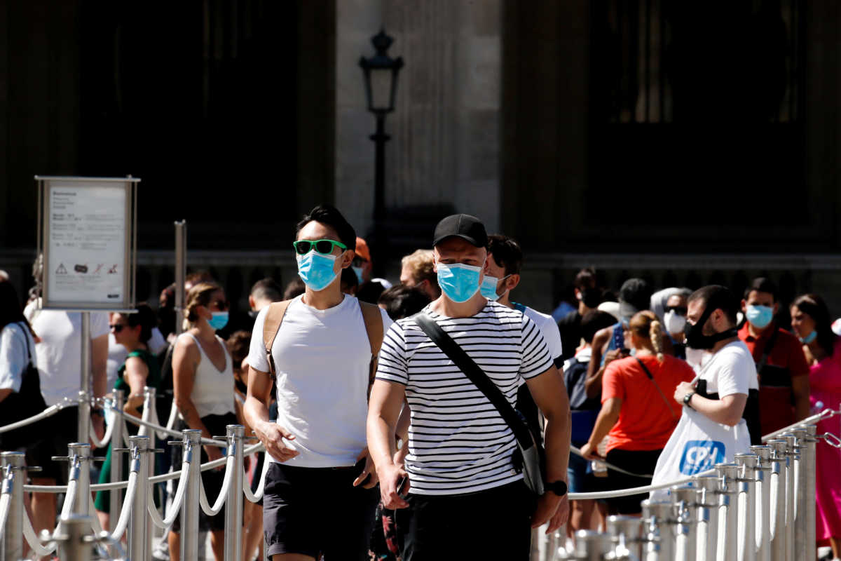 Γαλλία: Υποχρεωτική η μάσκα στους δημόσιους χώρους μεγάλων πόλεων