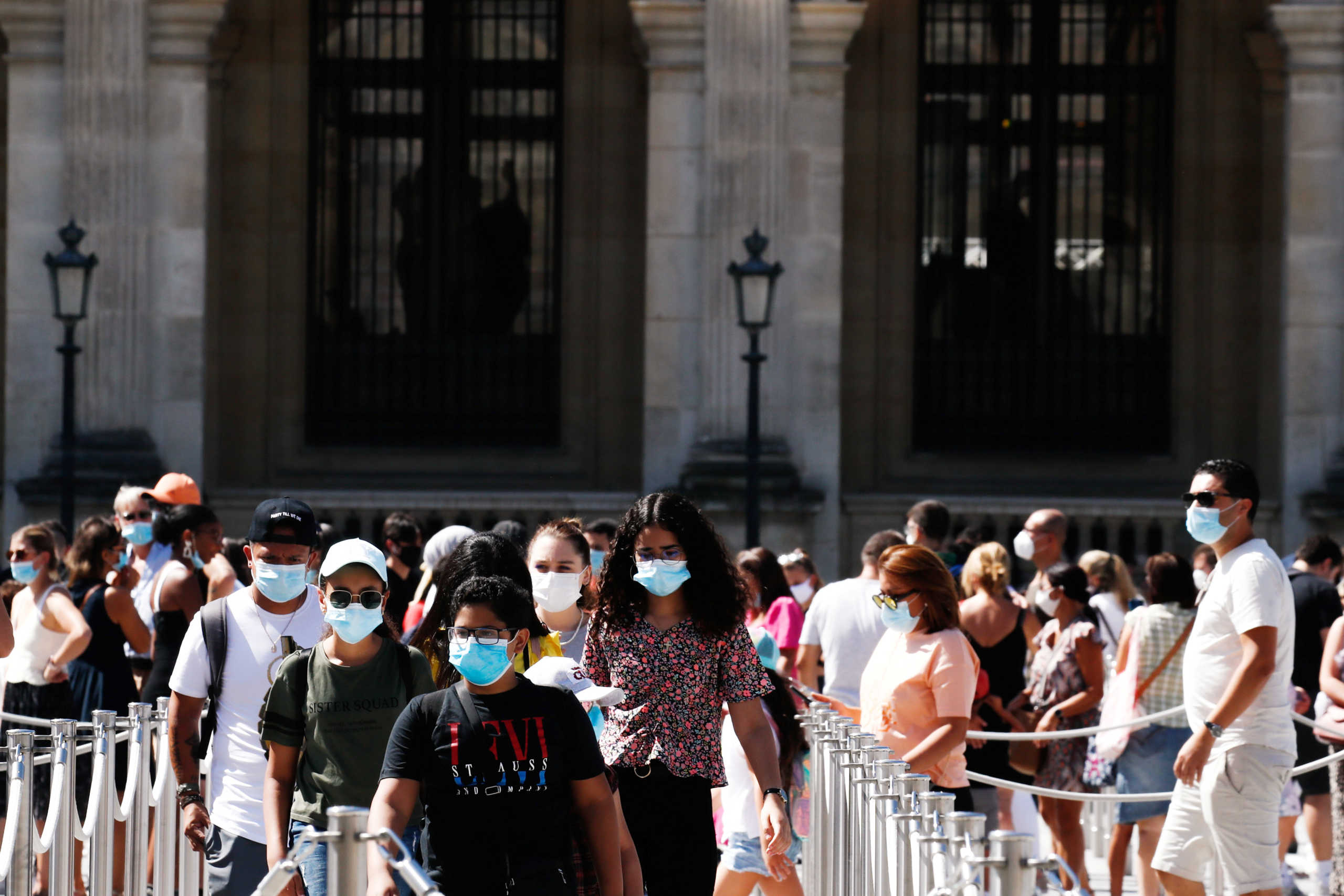 Γαλλία: Παρατείνεται μέχρι 30 Οκτωβρίου η απαγόρευση εκδηλώσεων άνω των 5.000 ανθρώπων