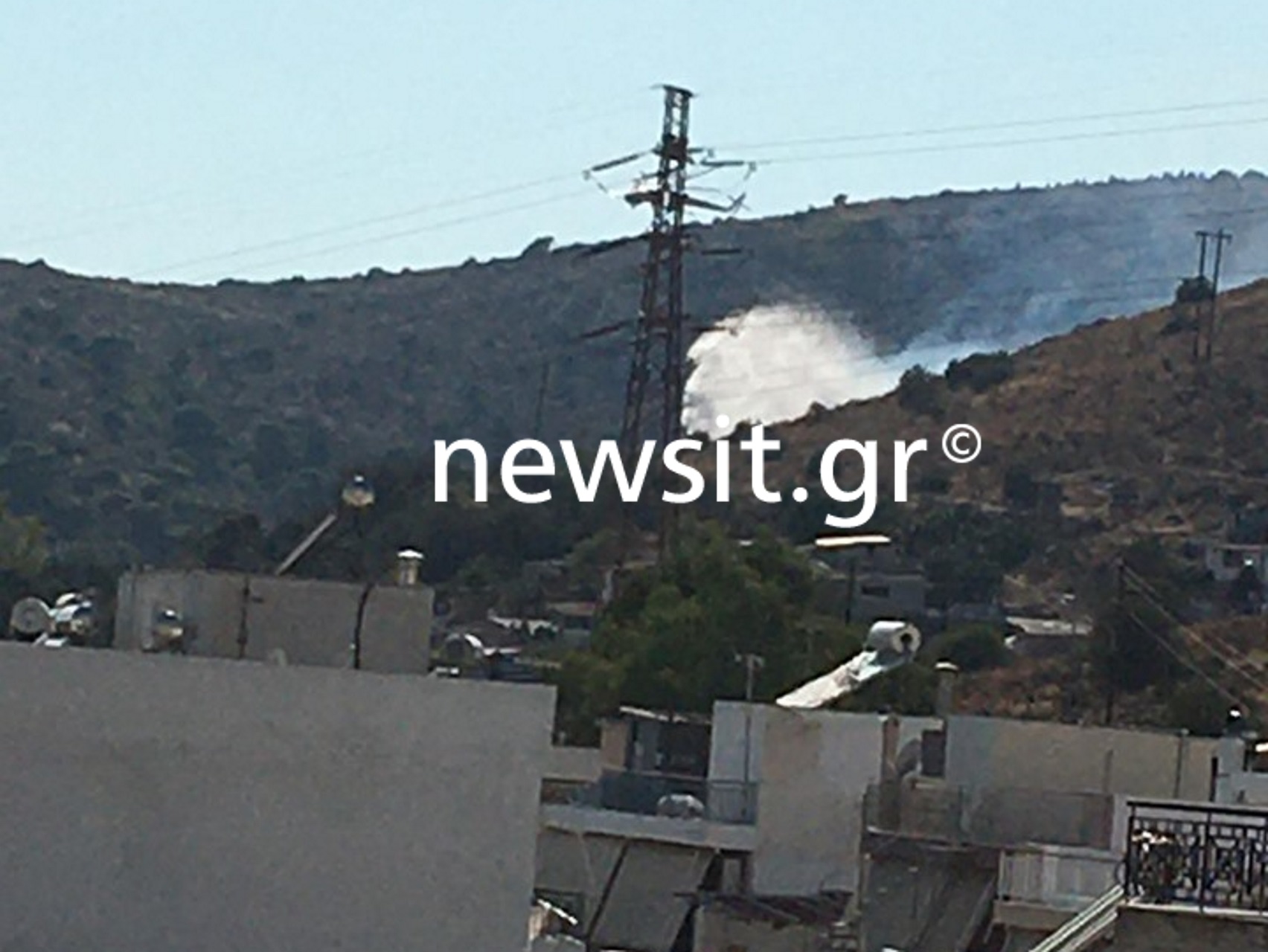 Πέραμα: Φωτιά στη Λεωφόρο Σχιστού