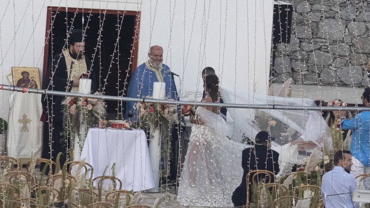 Εριέττα Κούρκουλου – Βύρων Βασιλειάδης: Οι αδημοσίευτες φωτογραφίες από το γάμο τους στη Μύκονο!