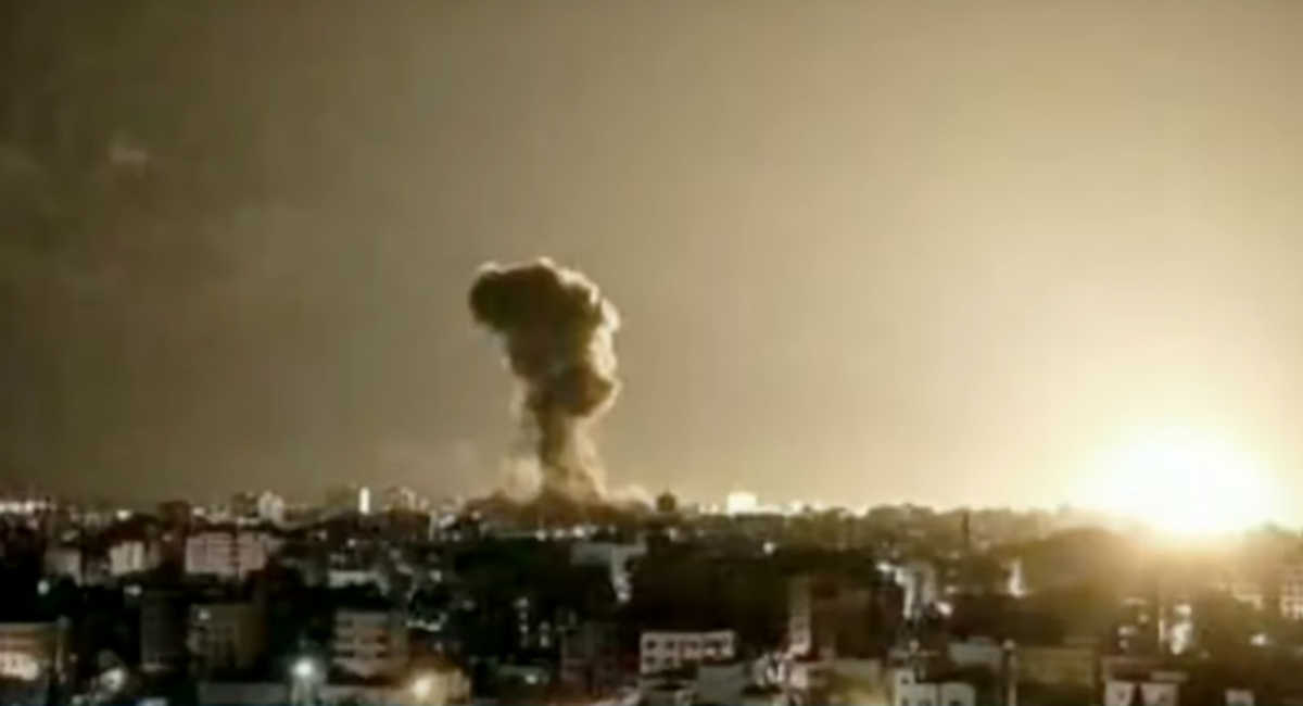 Νύχτα – “κόλαση” στην Λωρίδα της Γάζας! Απανωτοί Ισραηλινοί βομβαρδιμοί – Πύραυλος σε σχολείο του ΟΗΕ (video)